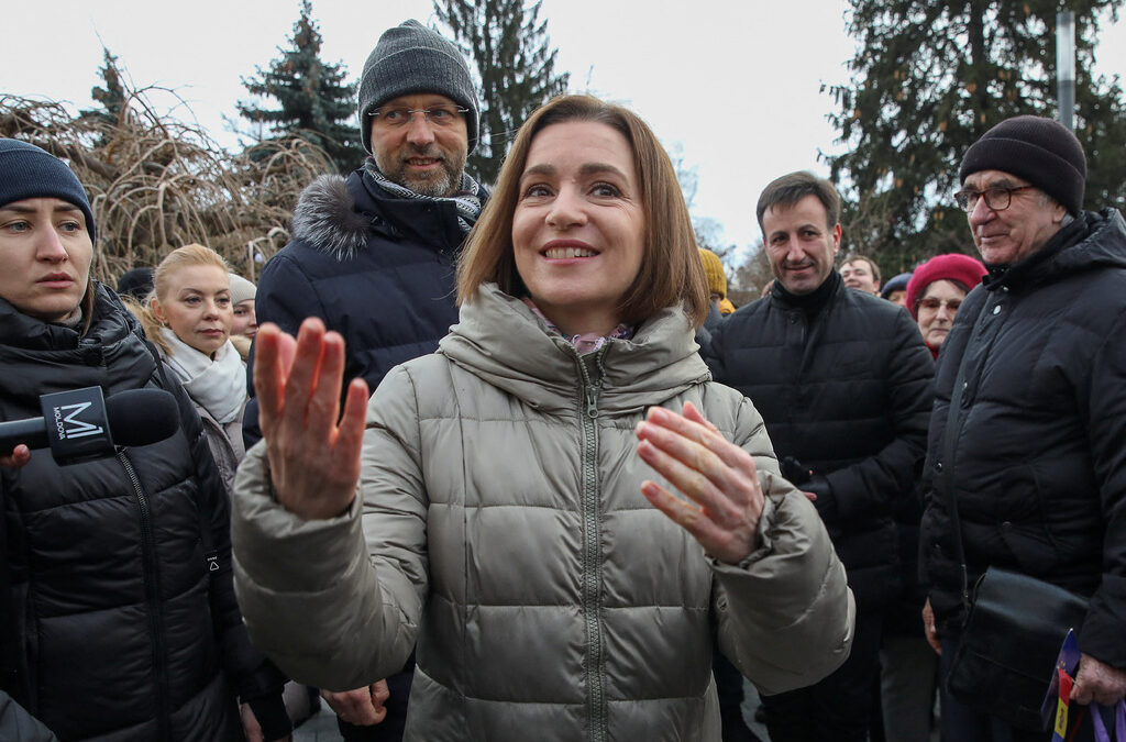 Молдовският президент Мая Санду на митинг след решението ЕС да започне европреговори със страната, 17 декември 2023 г.