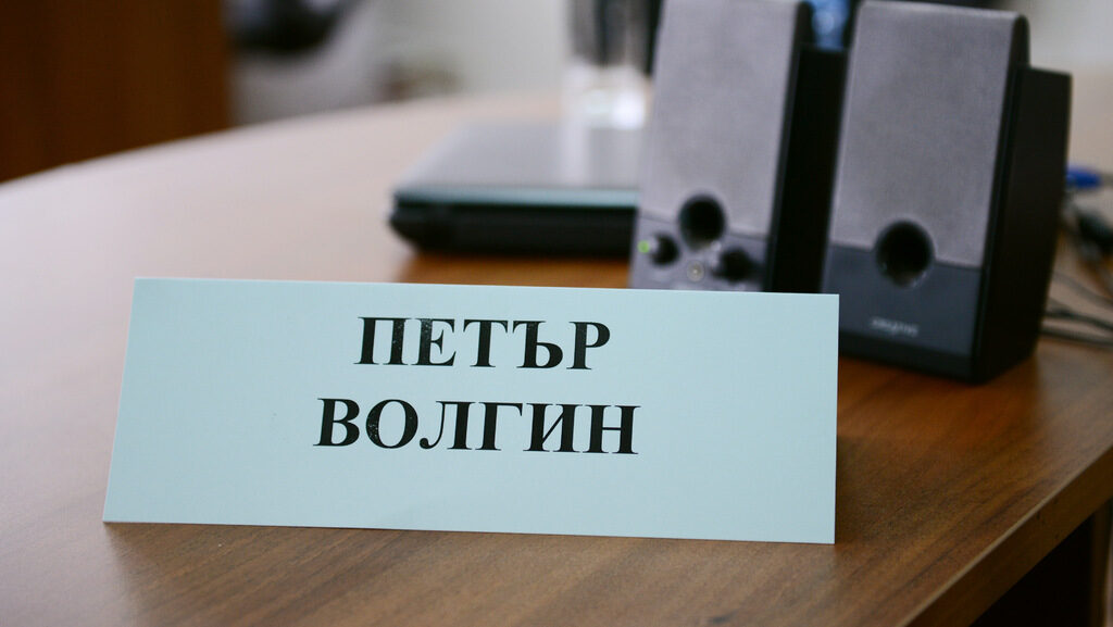 Смисълът на закона е до една и съща аудитория да стигнат всички гледни точки, за да може всеки сам да си създаде собственото мнение в свободен избор.
