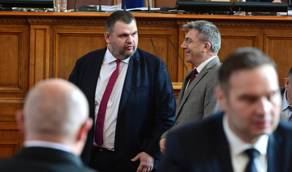 Пеевски е извинил всички отсъствия на Мустафа Карадайъ от парламентарните заседания Пеевски е извинил всички отсъствия на Мустафа Карадайъ от парламентарните заседания