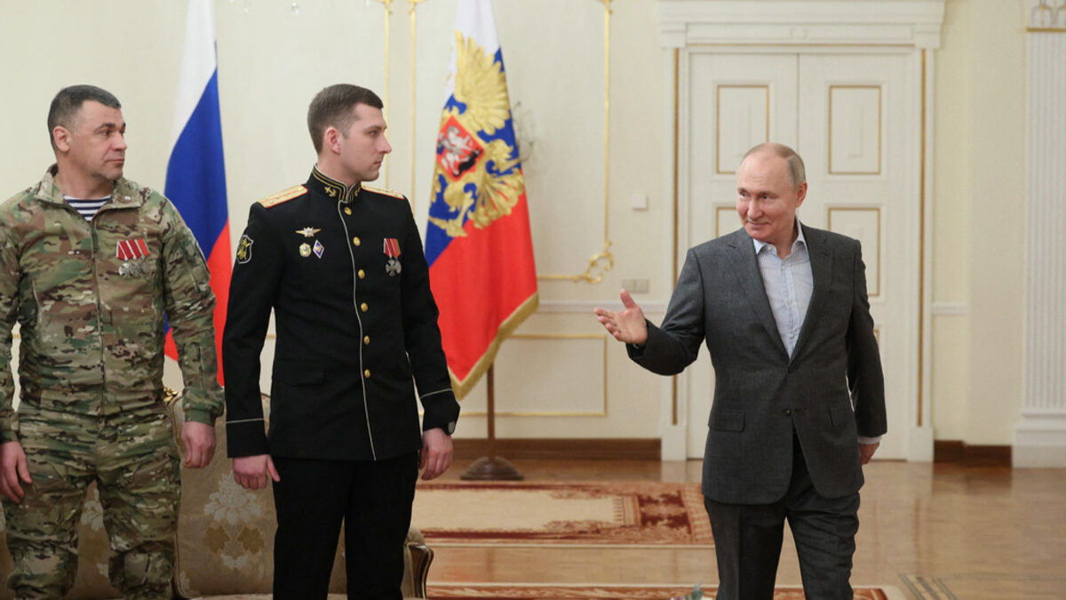 Президентът на Русия Владимир Путин се среща с военнослужещи от руските сили в Украйна, в държавната резиденция Ново-Огарьово край Москва. Русия, 1 януари 2024 г.
