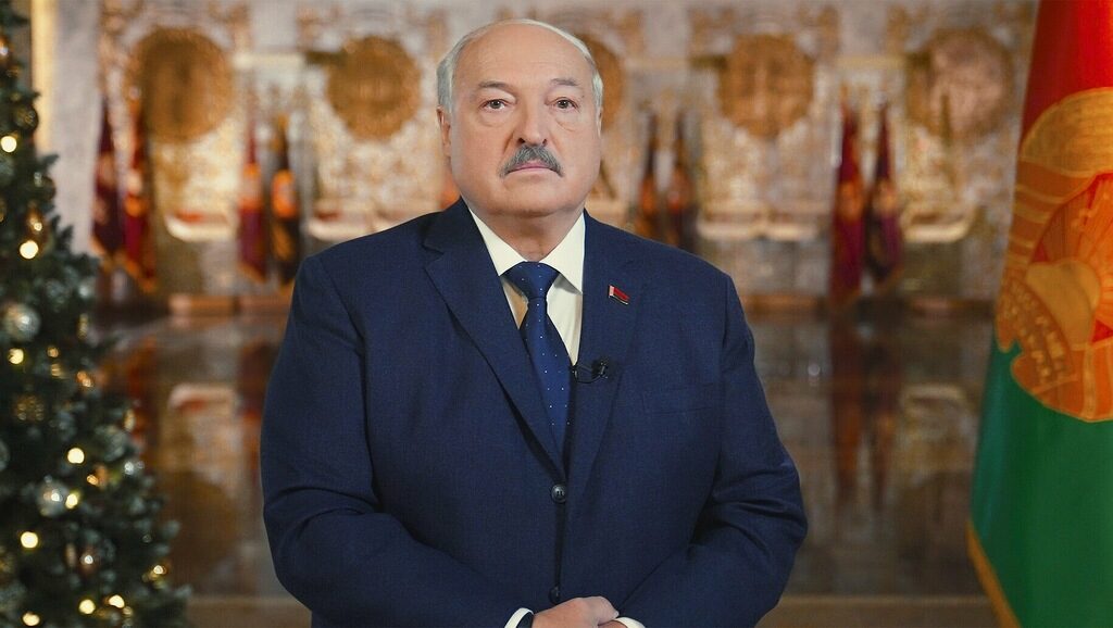 Лукашенко си даде пожизнен имунитет и ограничи участието в президентски избори