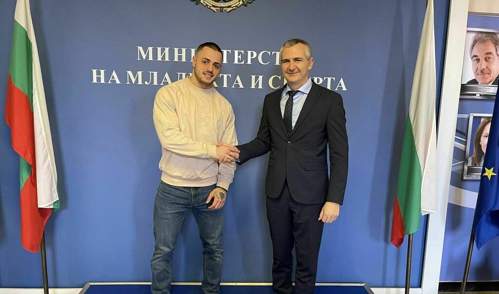Спортният министър проведе първа среща с федерацията по щанги след корупционния скандал Спортният министър проведе първа среща с федерацията по щанги след корупционния скандал