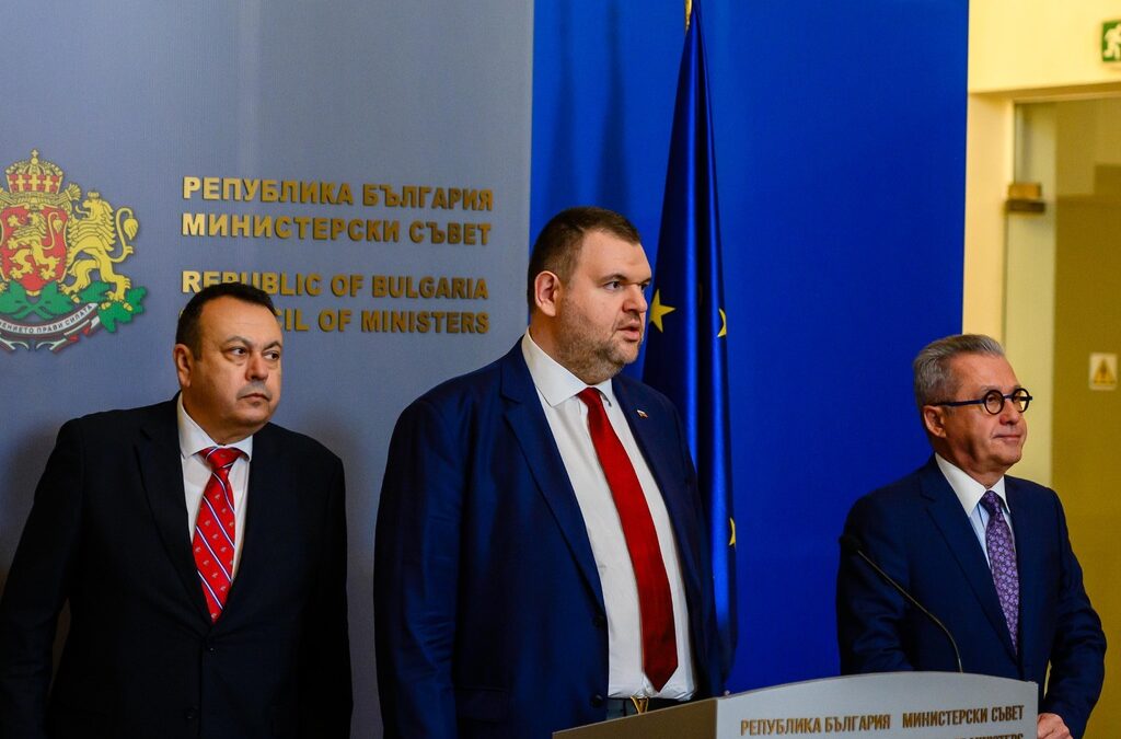 Със заявките на Пеевски да оглави партията се създава напрежение сред електората.