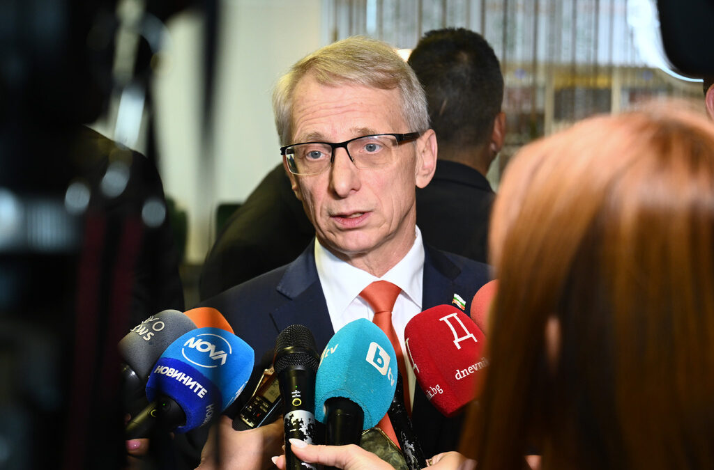 Денков поиска или само той, или и двамата с Асен Василев да са вицепремиери след ротацията