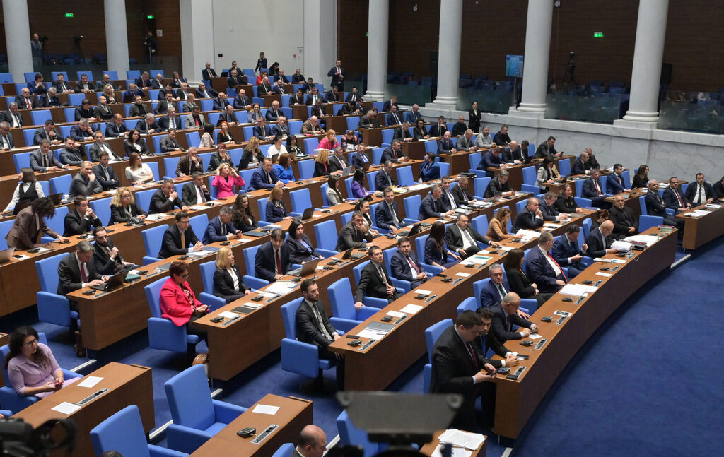 Управляващите отчетоха успехи, а опозицията не спести критики в първия пленарен ден за 2024 г.