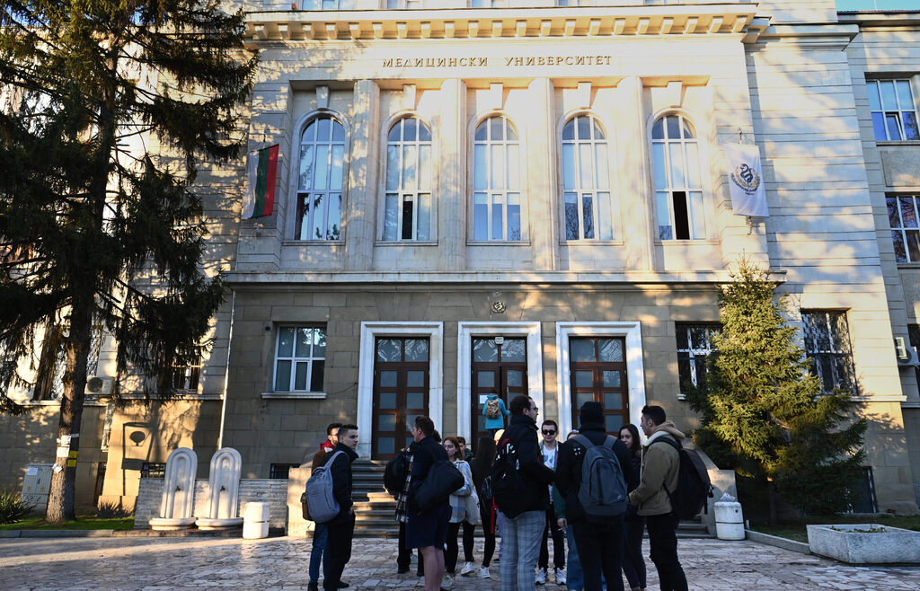 Недомислени промени на държавата спъват кандидат-студентите по медицина