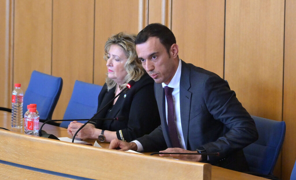 Терзиев предложи с 15% по-високи заплати на работещите в градския транспорт, те ще мислят Терзиев предложи с 15% по-високи заплати на работещите в градския транспорт, те ще мислят