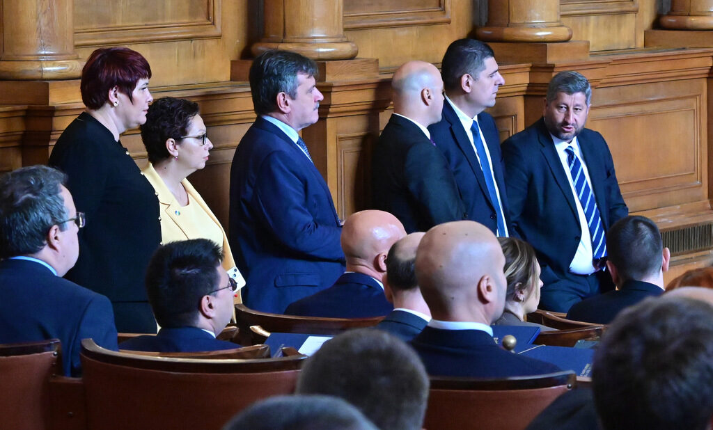 "Продължаваме промяната - Демократична България" предлага таван на бонусите при пенсиониране в държавно предприятие "Продължаваме промяната - Демократична България" предлага таван на бонусите при пенсиониране в държавно предприятие