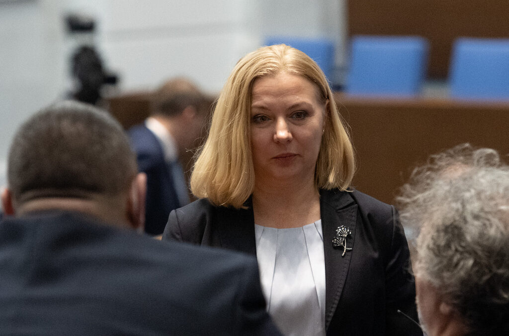 Председателят на комисията по конституционни въпроси Надежда Йорданова Председателят на комисията по конституционни въпроси Надежда Йорданова