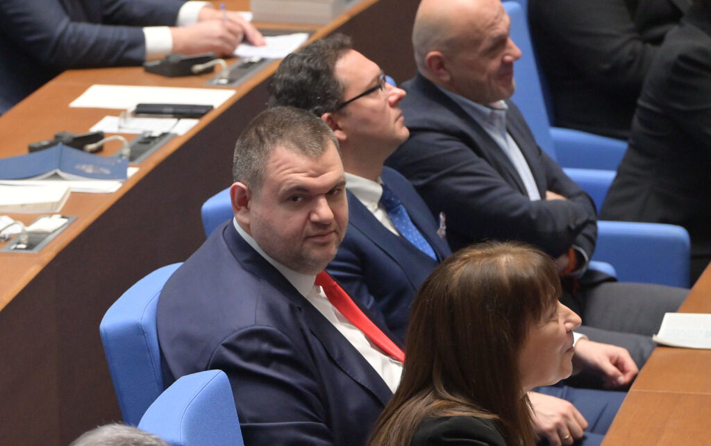 ДПС иска да отнеме ръководството на комисията за службите за сигурност от "Възраждане" ДПС иска да отнеме ръководството на комисията за службите за сигурност от "Възраждане"