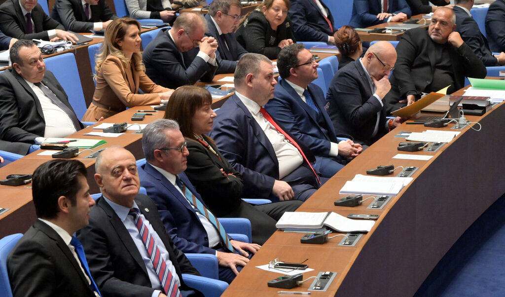 Заради "Възраждане" Борисов, Петков и Пеевски предложиха промени в работата на комисията за службите