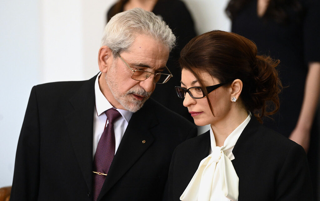 Борислав Белазелков и Десислава Атанасова по време на полагането на клетва на 26 януари