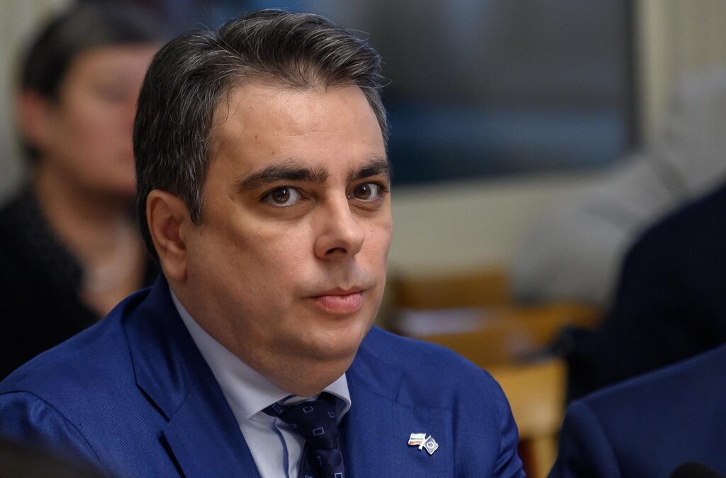 Асен Василев.