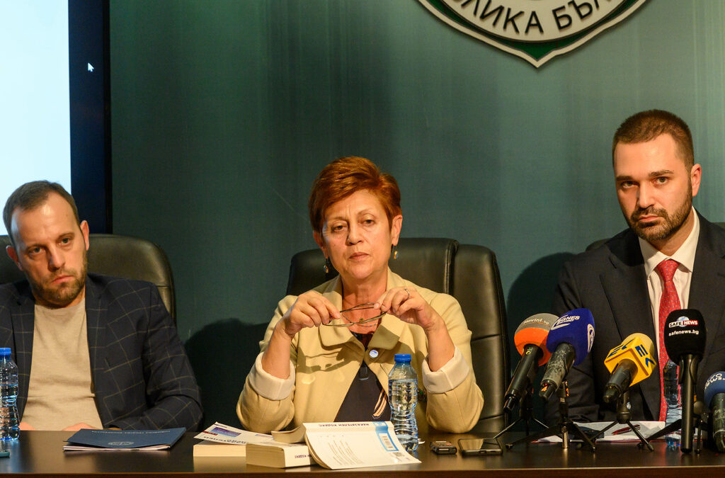 Градският прокурор на София Илиана Кирилова, заместник-градските прокурори Христо Кръстев и Иво Илиев.