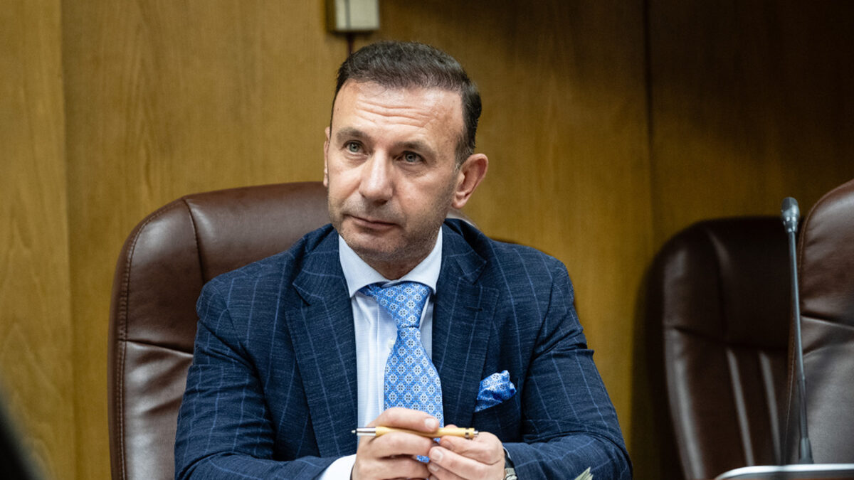 Брифинг за новата система за електронно уведомление при нарушения на Закона за движение по пътищата, главният секретар на МВР Живко Коцев.