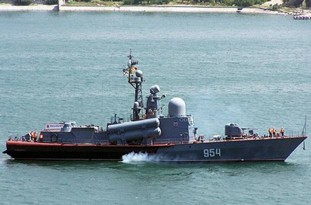 Руски ракетен катер е потопен край Крим, твърди украинското разузнаване