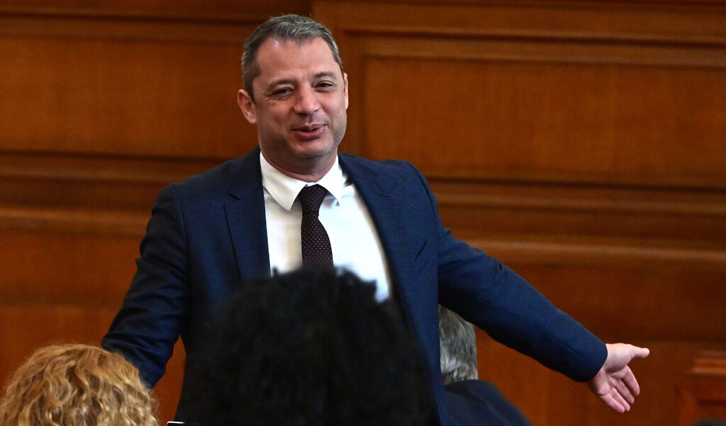 Делян Добрев иска след ротацията правителството да е изцяло на ГЕРБ