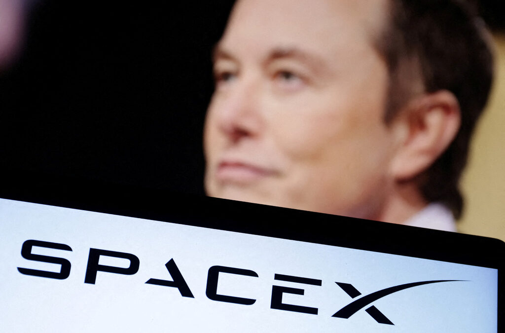 Илон Мъск нарече "фалшиви новини" твърденията, че SpaceX продава "Старлинк" на Русия