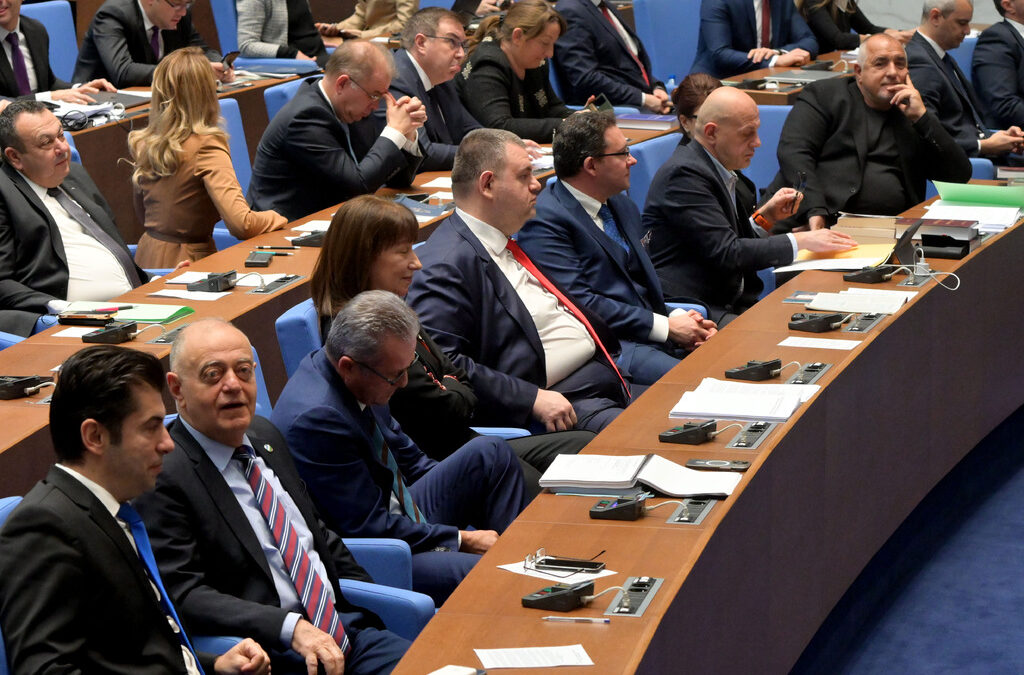 Управляващите формации прехвърлиха отговорността за ротацията на Денков и Габриел