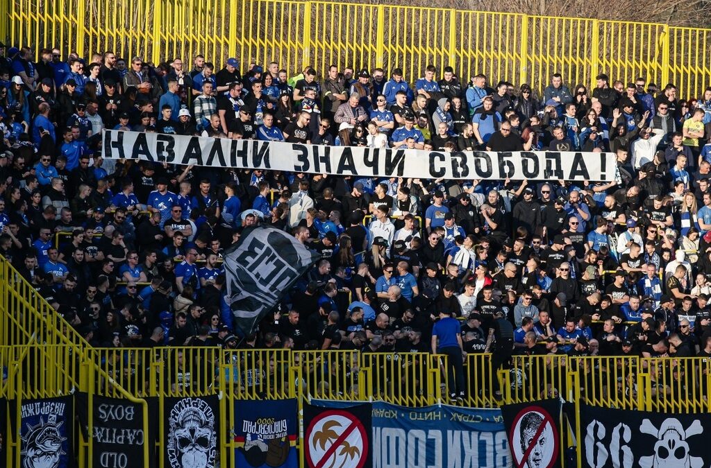 Феновете на "Левски": Навални значи свобода Феновете на "Левски": Навални значи свобода