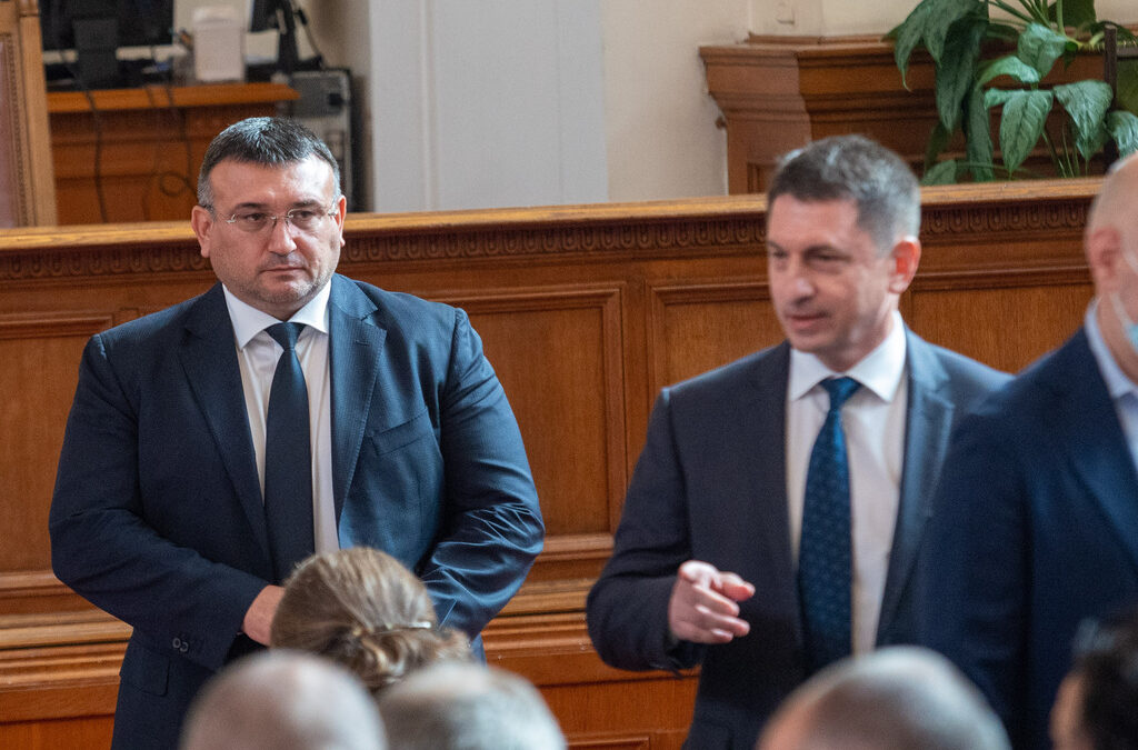 Двама от вносителите Младен Маринов и Христо Терзийски, които са бивши министри в Министерството на вътрешните работи