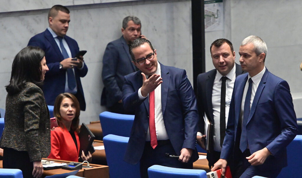 Ръководството на парламентарната група на "Възраждане: Костадин Костадинов, Петър Петров и Цончо Ганев