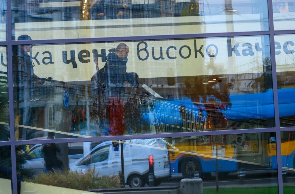 Българите намаляват, потреблението - не, засега
