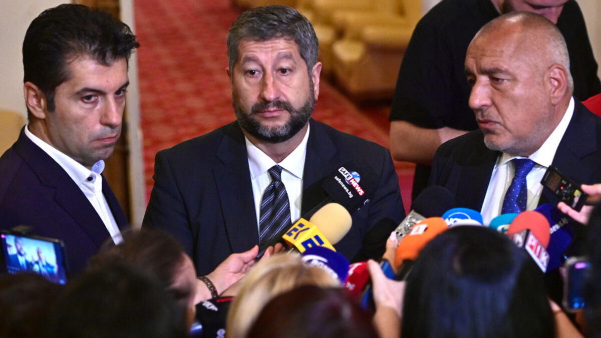 "Хитри ходове": Партиите зад правителството си поставиха нови условия, преговорите предстоят