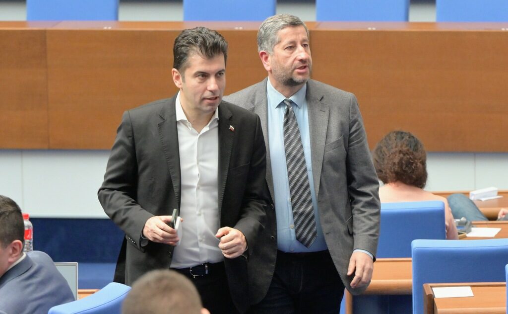 "Продължаваме промяната - Демократична България" настоя на регулаторите и службите (допълнена)