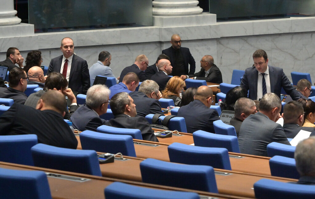Парламентът даде ход на промени при дипломатическите и служебните паспорти