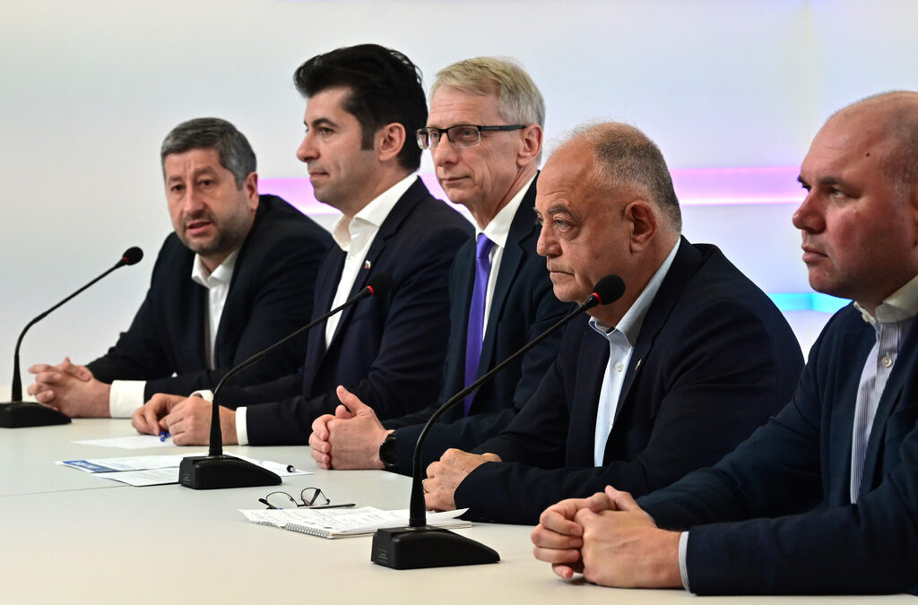 "Продължаваме промяната - Демократична България" настоя за забрана за плаващи мнозинства
