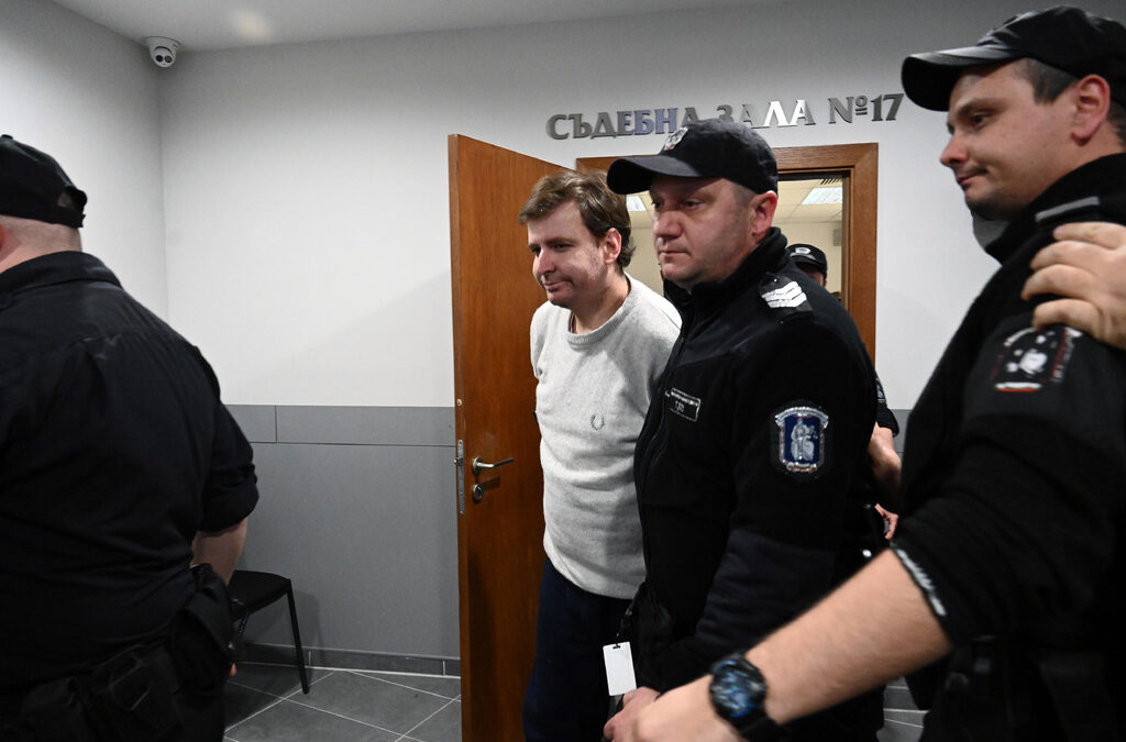 Червеният пират, обвинен, че е заплашвал политици и магистрати, е в неизвестност Червеният пират, обвинен, че е заплашвал политици и магистрати, е в неизвестност