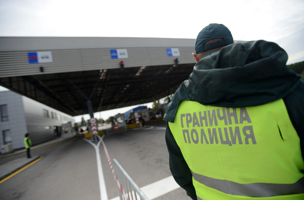 В комисия депутатите одобриха увеличаването на охраната на бежанските центрове и на границата