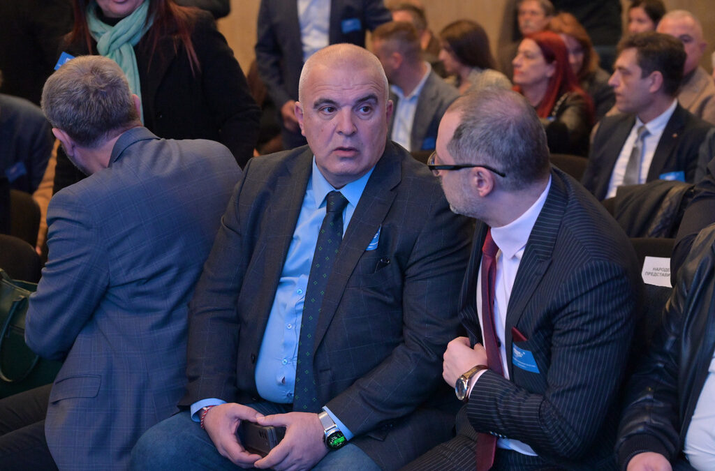 Маноил Манев