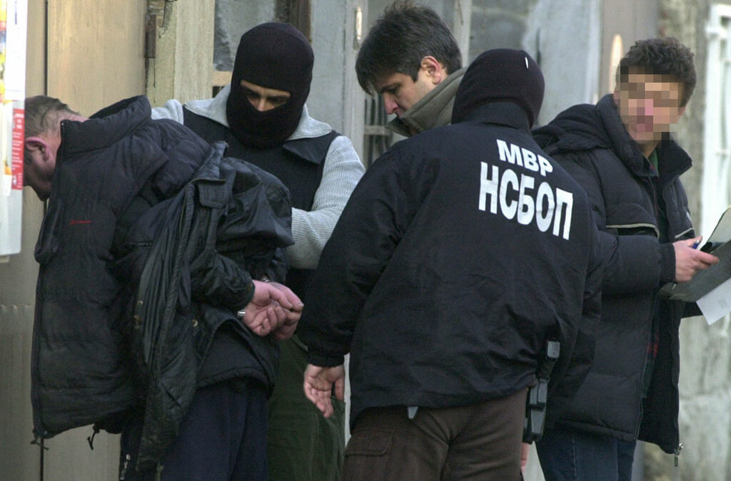 Специализирана полицейска операция се провежда на пет места в София