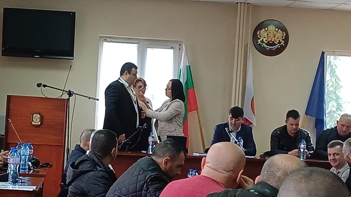 Ешреф Ешрефов встъпи отново в длъжност като кмет на Омуртаг