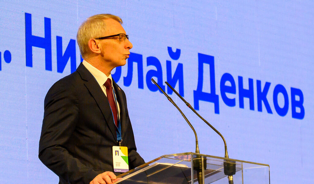 Николай Денков заяви, че решенията в ГЕРБ ги взима Делян Пеевски