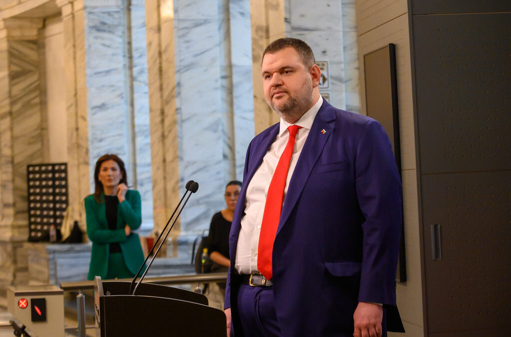Пеевски отвърна на Денков: Най-слабият премиер в историята на държавата