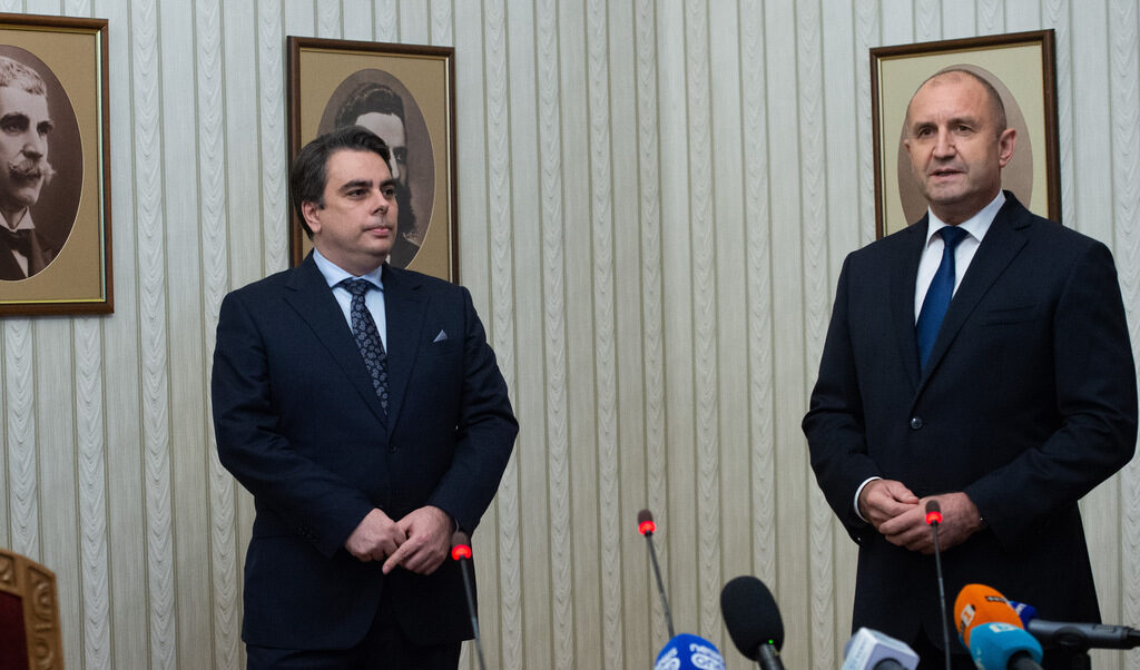 ГЕРБ, ДПС и президента нападнаха Асен Василев за финансовата политика на редовния кабинет
