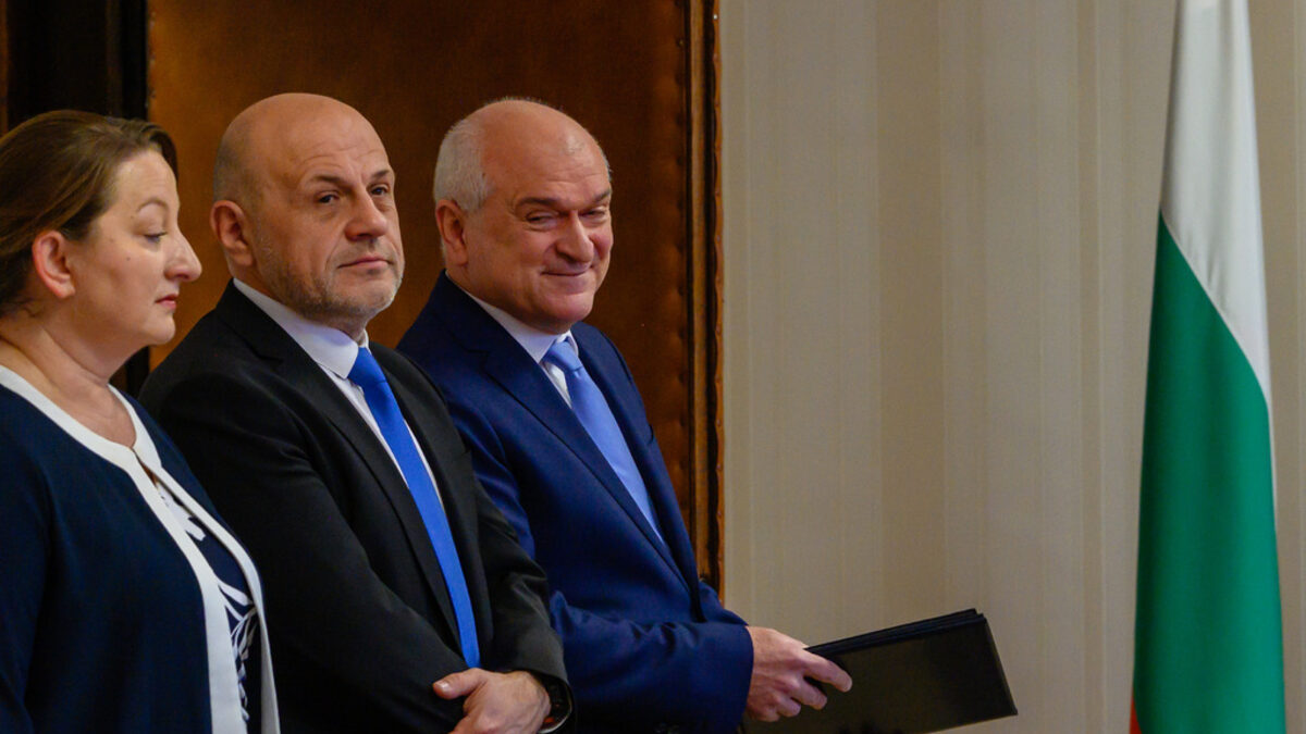 Консултации с парламентарните групи в 49-ото Народно събрание при президента на тема служебен кабинет. Деница Сачева, Томислав Дончев, Димитър Главчев
