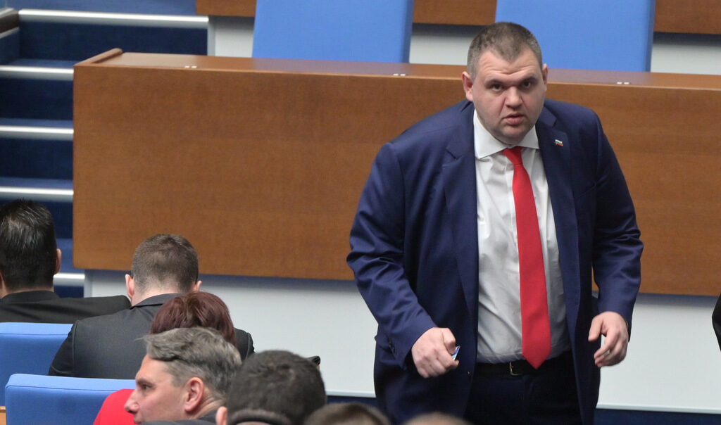 Пеевски видя в служебния кабинет "много хора" на "Продължаваме промяната - Демократична България"