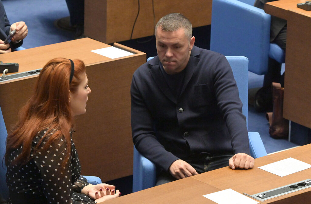 Заседание на 49 Народно събрание, парламент, гласуване на промени в конституцията, Христо Петров - Ицо Хазарта