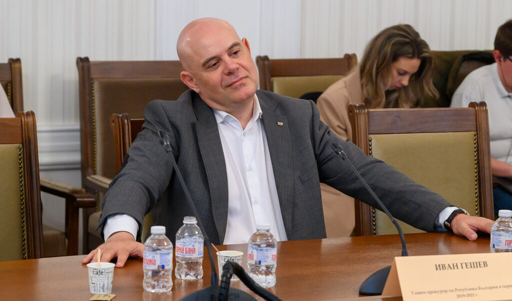 Гешев oтиде в комисията за "Нотариуса", за да каже, че няма смисъл от нея (обновена)