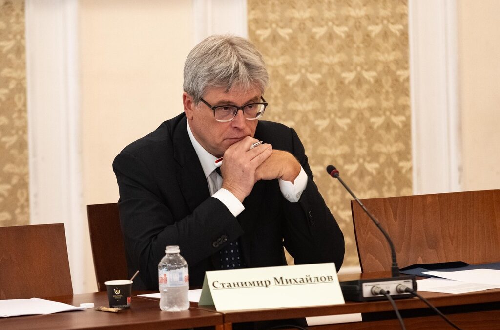 Шефът на здравната каса оттегли оставката си малко преди парламентът да я гласува
