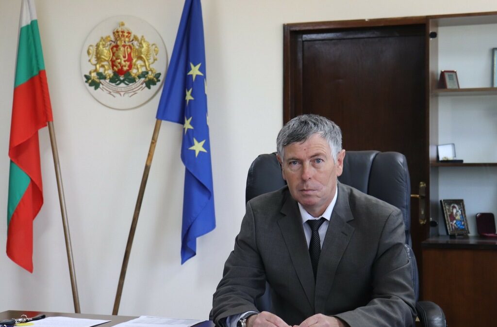 Областният управител на Русе сезира съда и премиера за злоупотреба с държавни средства от кмета