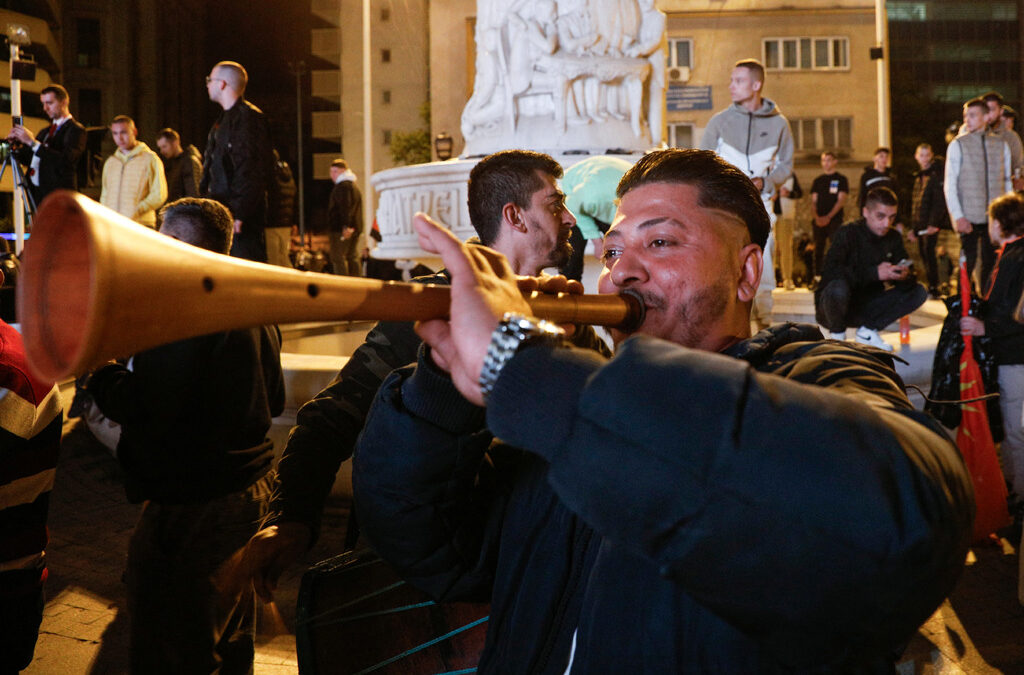 Празнично настроение сред поддръжниците на ВМРО-ДПМНЕ в Скопие. Празнично настроение сред поддръжниците на ВМРО-ДПМНЕ в Скопие.