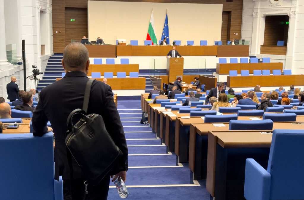 На първо четене парламентът отмени алтернативния данък за берачите на гъби и плодове На първо четене парламентът отмени алтернативния данък за берачите на гъби и плодове