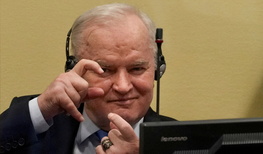 Адвокати на "Касапина от Балканите" искат да бъде изпратен да се лекува в Сърбия Адвокати на "Касапина от Балканите" искат да бъде изпратен да се лекува в Сърбия
