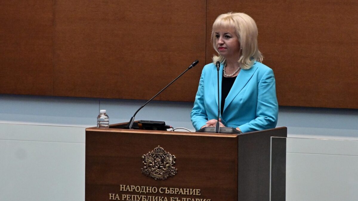 Петя Ставрева