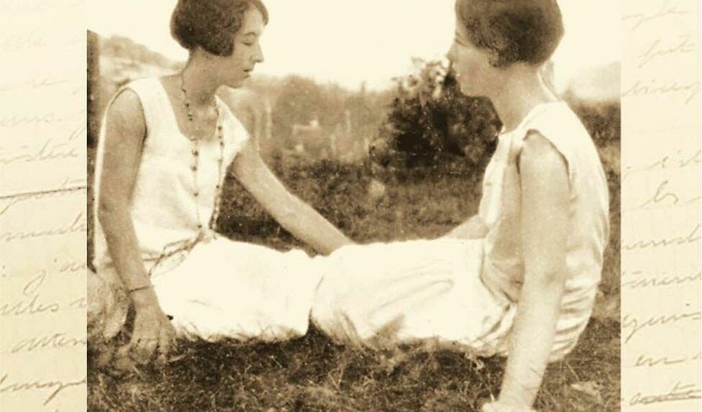 Романът е написан през 1954 г., но чака своята среща с читателя близо седемдесет години и вижда бял свят благодарение на приемната дъщеря на писателката Силви Льо Бон дьо Бовоар.